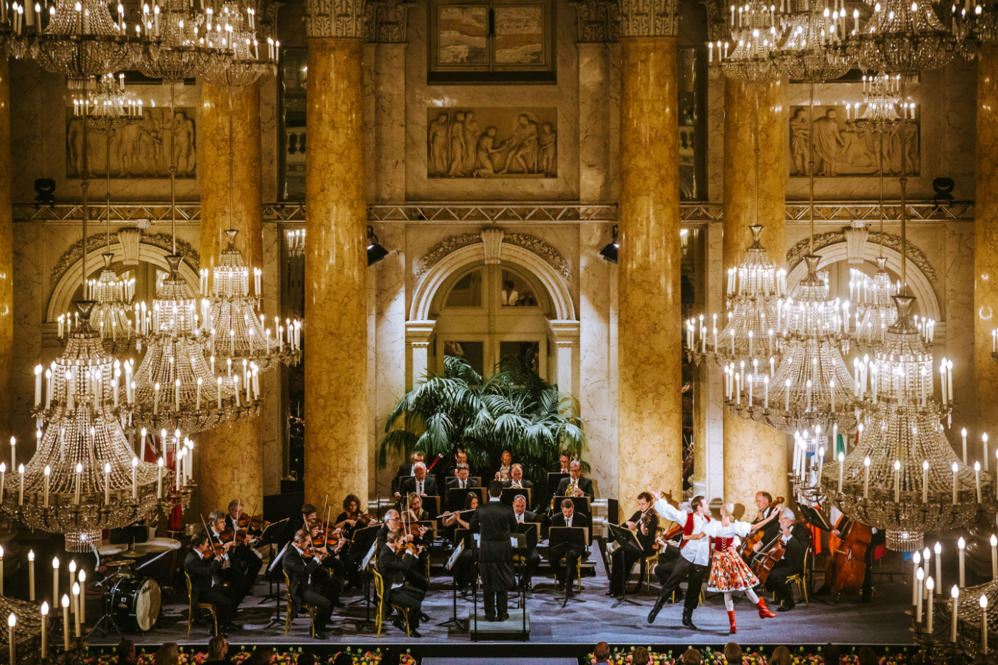 Wiener Hofburg-Orchester bei einem klassischen Konzert mit Ballett im Zeremoniensaal der Hofburg Wien