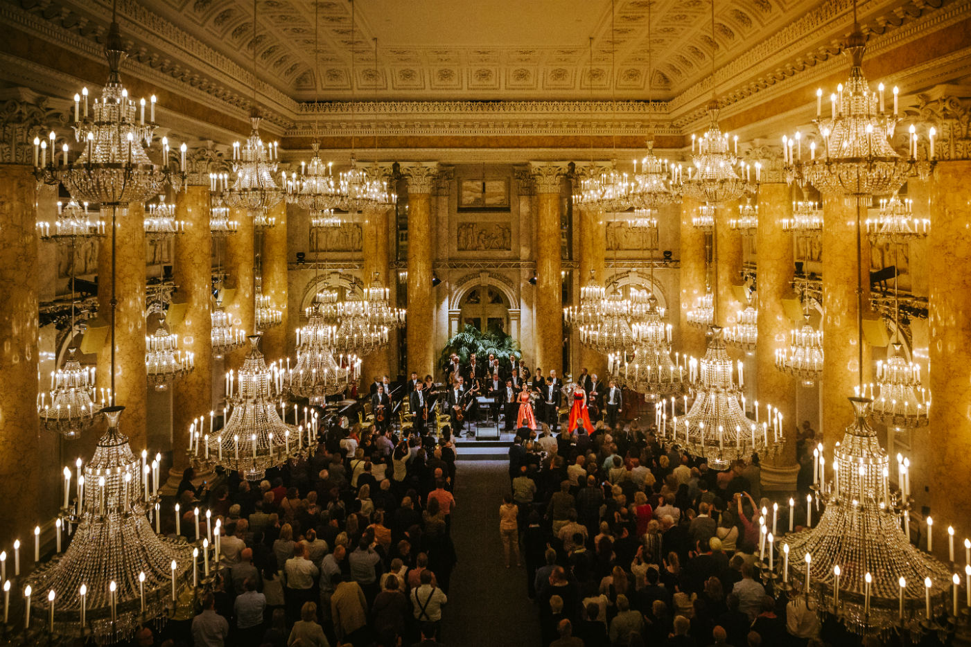 Wiener Hofburg-Orchester bei einem klassischen Konzert im Zeremoniensaal der Hofburg Wien mit standing ovations
