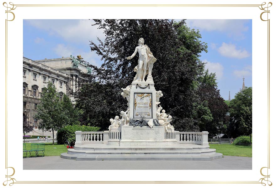 Mozart-Denkmal am Josefsplatz in Wien