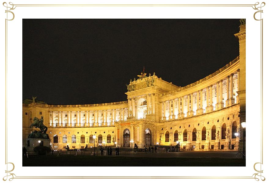 Hofburg Wien bei Nacht - Eingang beim Heldenplatz Wien