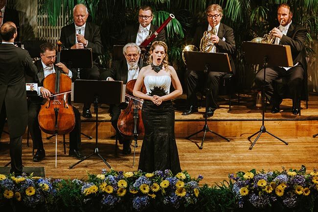 Ella Tyran canta nel concerto Strauss & Mozart dell'Orchestra Hofburg di Vienna