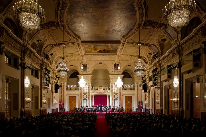 Der Festsaal der Wiener Hofburg bei einem Konzert des Wiener Hofburg Orchesters